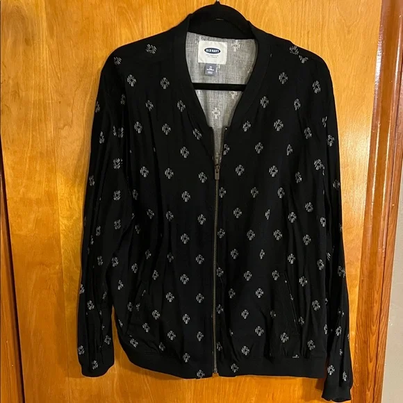 Old Navy Black and White Knit lightweight jacket - Picture 2 of 3